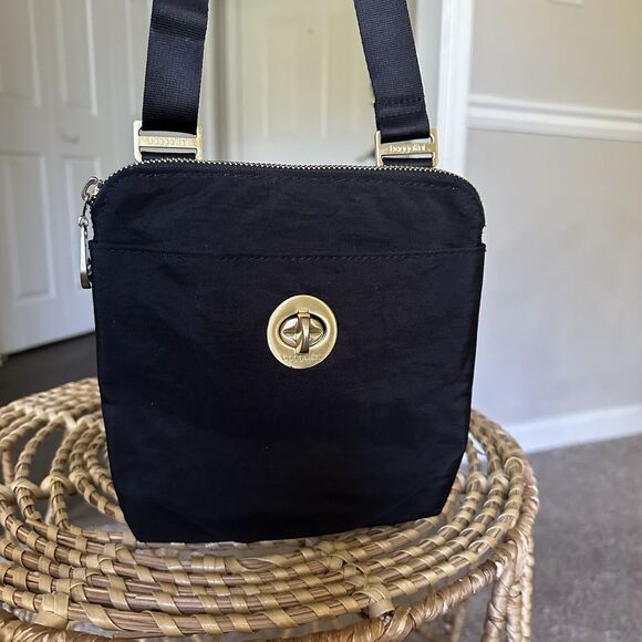 Baggallini Go Bagg Black Gold RFID Crossbody Bag EXCELLENT Condition! - Picture 1 of 13